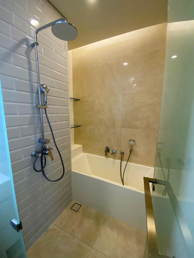 2 Bedroom Luxury Apartment 3 Min Walk From Bts Ekkamai Банкок Екстериор снимка