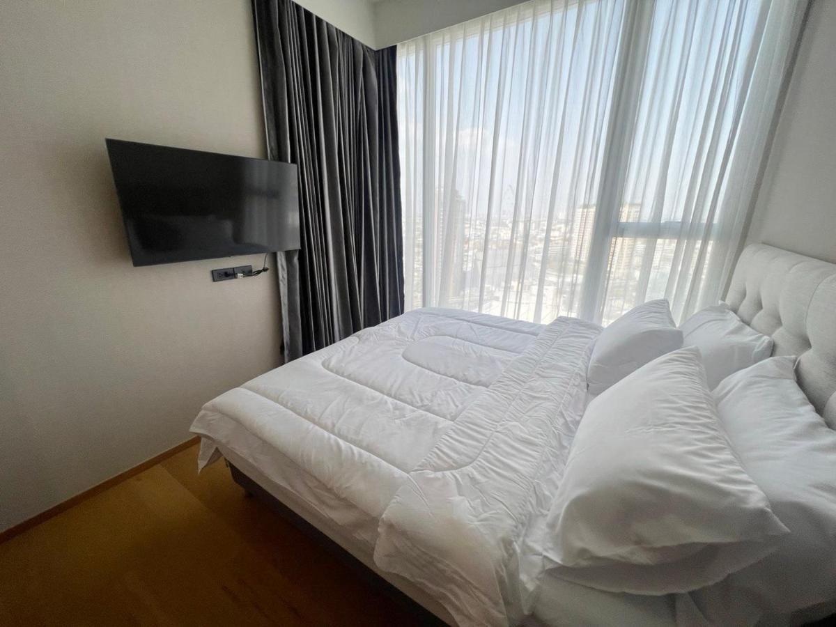 2 Bedroom Luxury Apartment 3 Min Walk From Bts Ekkamai Банкок Екстериор снимка
