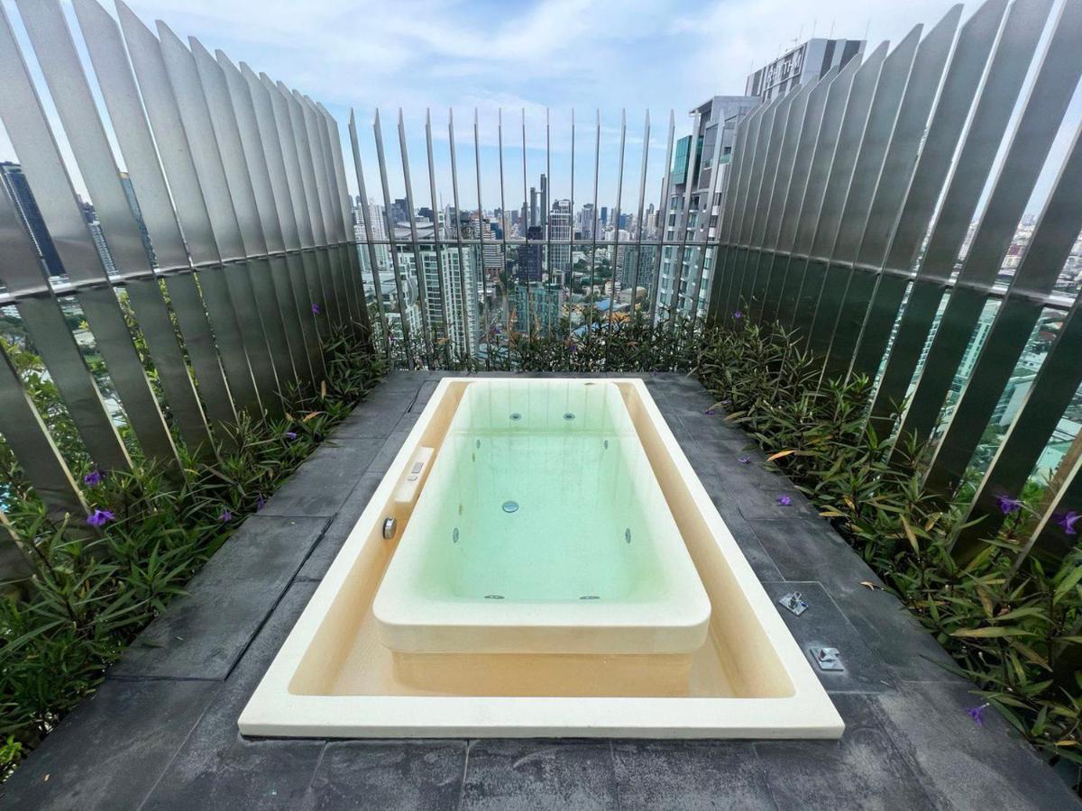 2 Bedroom Luxury Apartment 3 Min Walk From Bts Ekkamai Банкок Екстериор снимка