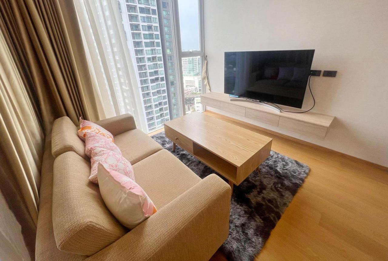 2 Bedroom Luxury Apartment 3 Min Walk From Bts Ekkamai Банкок Екстериор снимка